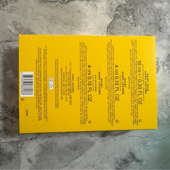 Marc Jacobs Daisy Wild Set - Yellow and White - Picture 3 of 7